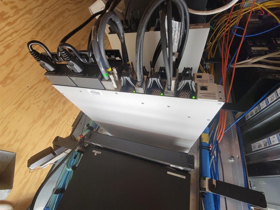 Access switch and fiber uplinks dressed in an open rack